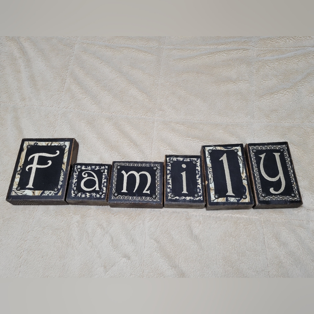 FAMILY Letter Wood Block Deco Set